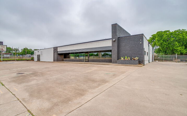 Pictures of Industrial property located at 3855 South Freeway, Fort Worth, TX 76110 for sales - image #1