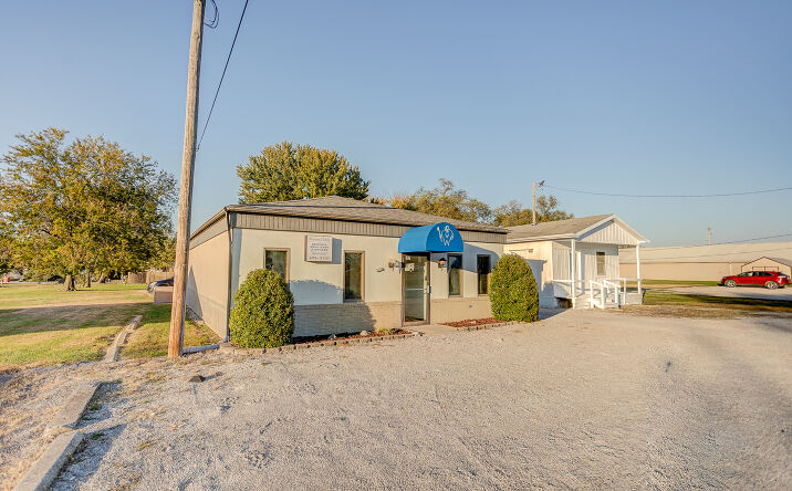 Pictures of Retail, Office, Self Storage property located at 607 East Lyons Street, Marissa, IL 62257 for sales - image #1