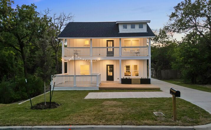 Pictures of Multifamily property located at 1104 BERKELEY ST, COLLEGE STATION, TX 77840-2603 for sales - image #1