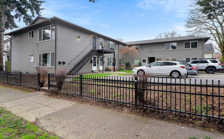 Pictures of Multifamily property located at 1626 Southeast Ash Street, Portland, OR 97214 for sales - image #1