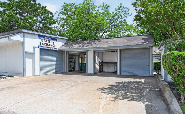 Pictures of Retail, Office, Mixed Use property located at 207 Hood Street, Cedar Hill, TX 75104 for sales - image #1