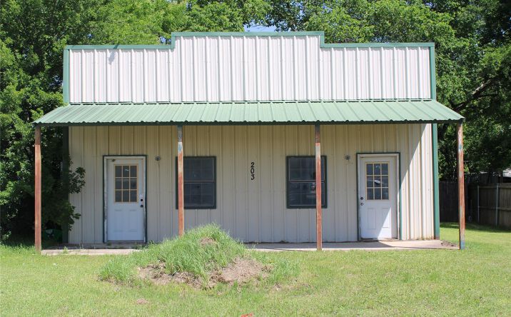 Pictures of Retail property located at 203 E Grove Street, Kaufman, TX 75142 for sales - image #1
