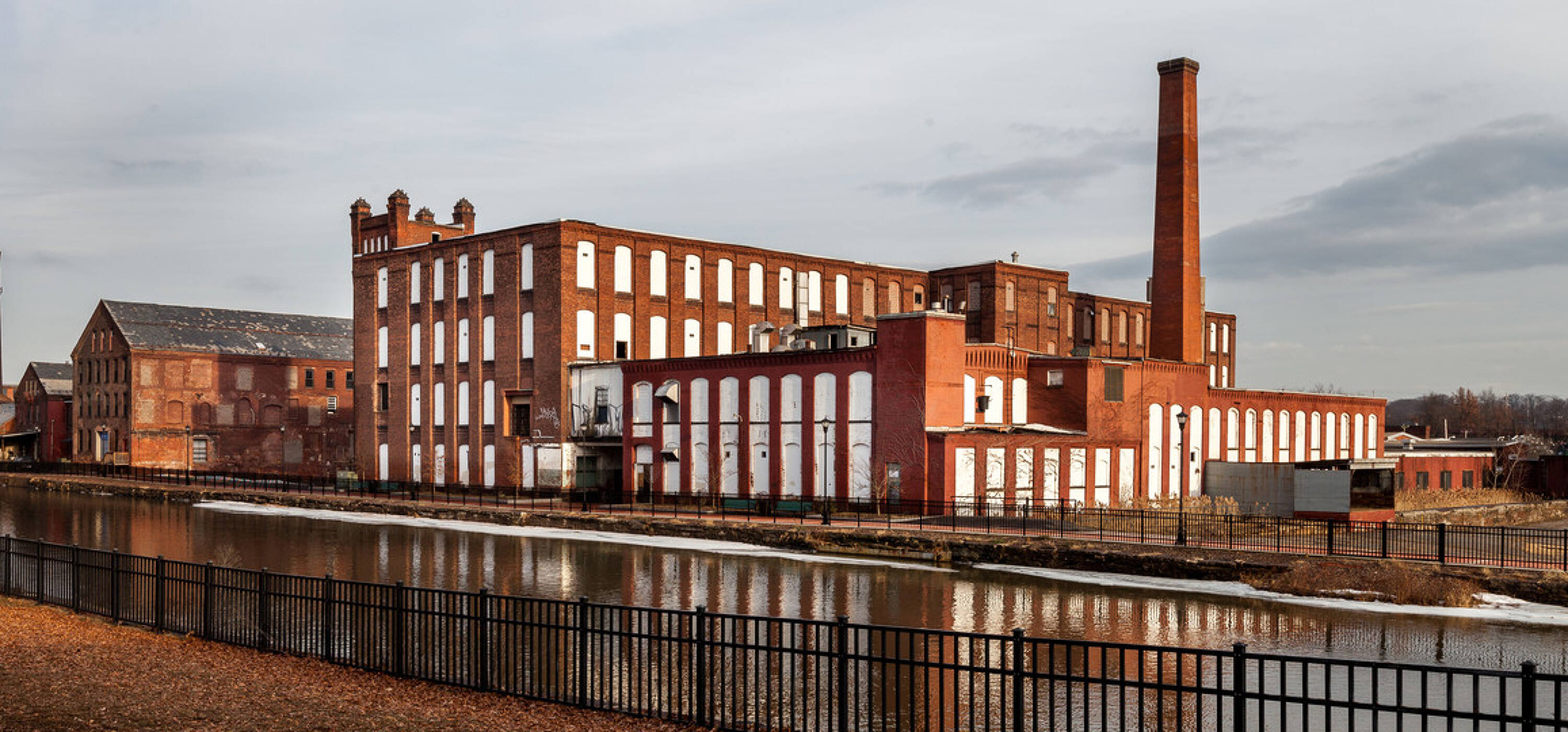 195 Appleton St, Holyoke, MA 01040