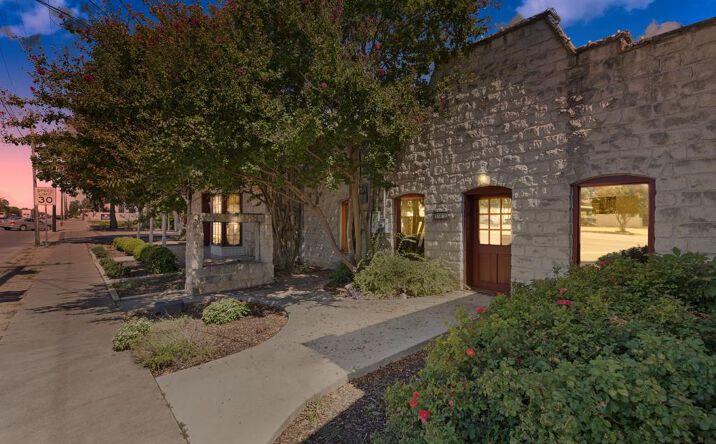 Pictures of Retail, Office, Mixed Use property located at 408-410 W Main St, Fredericksburg, TX 78624 for sales - image #1