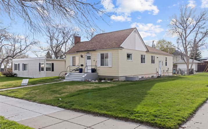 Pictures of Multifamily property located at 911 and 911 1/2 N Ewing Street, Helena, MT 59601 for sales - image #1