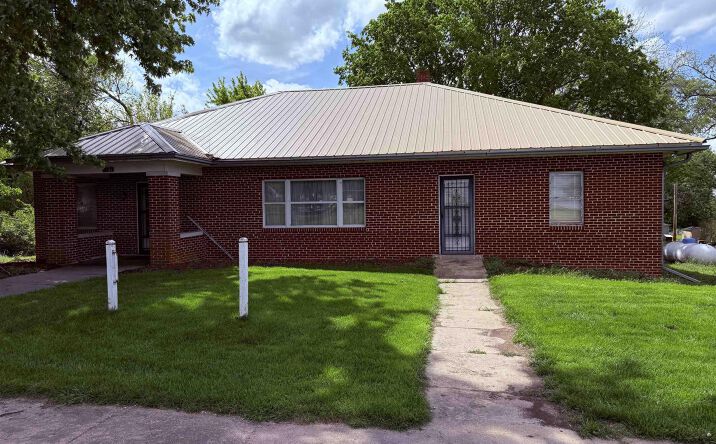 Pictures of Office, Retail property located at 907 Alice Avenue, Riverton, IA 51650 for sales - image #1