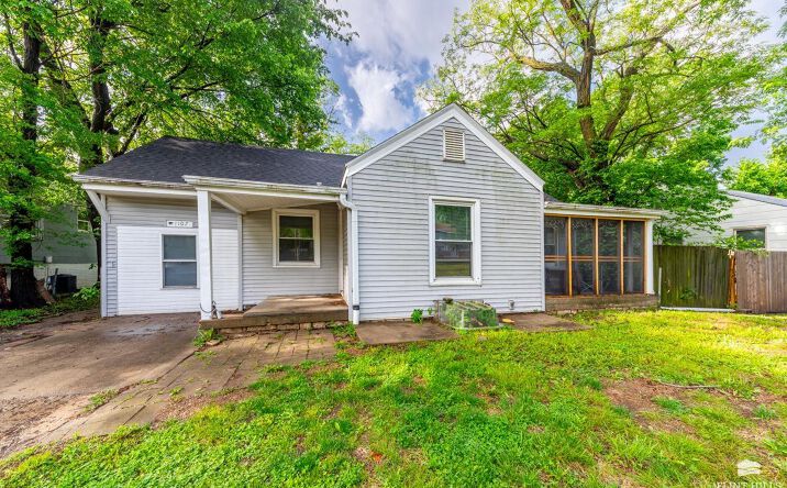 Pictures of Multifamily property located at 1107 Claflin Road, Manhattan, KS 66502 for sales - image #1