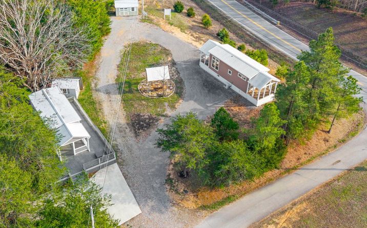 Pictures of Mixed Use property located at 102 Thomas Rd, Dover, TN 37058 for sales - image #1