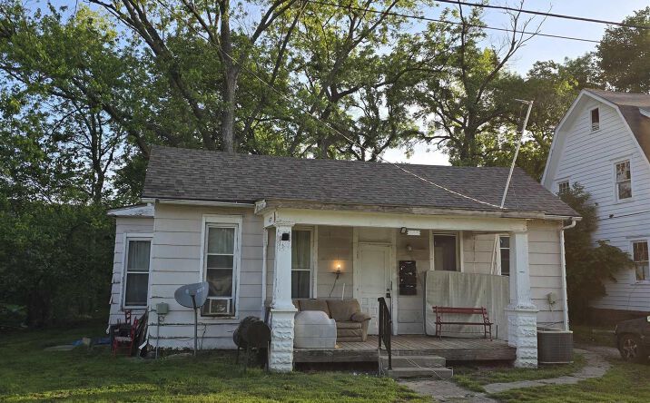 Pictures of Multifamily property located at 305 E Jefferson, Clinton, MO 64735 for sales - image #1
