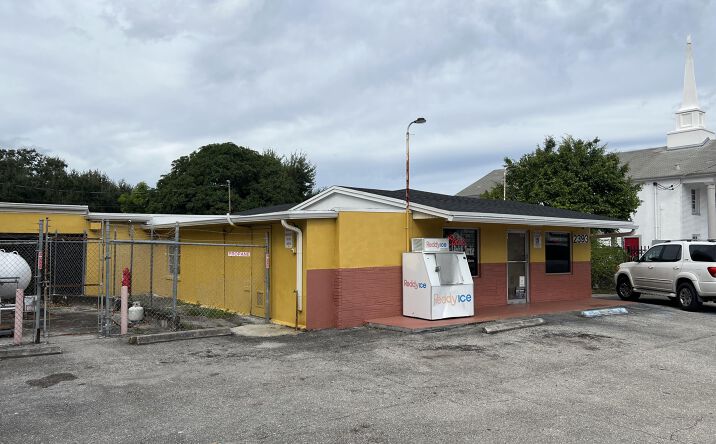 Pictures of Retail property located at 2393 N Military Trail, Schall Circle, FL 33409 for sales - image #1