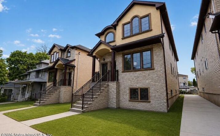 Pictures of Multifamily property located at 28 Hope Avenue, Staten Island, NY 10305 for sales - image #1
