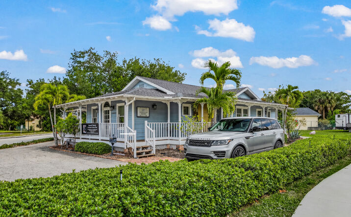 Pictures of Multifamily, Office property located at 1920 Victoria Ave, Fort Myers, FL 33901 for sales - image #1