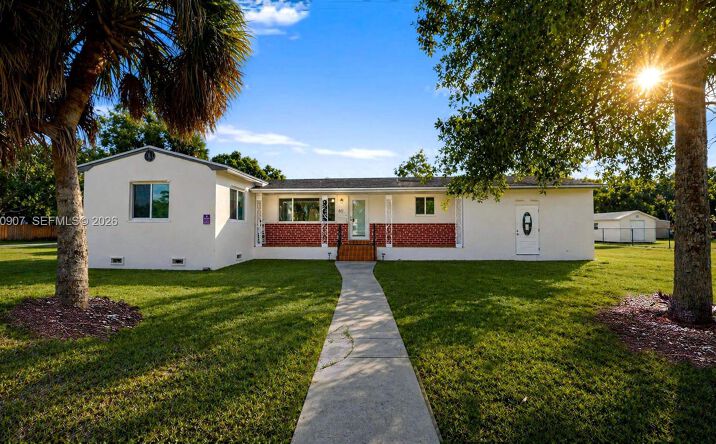 Pictures of Office property located at 60 NE 16th St, Homestead, FL 33030 for sales - image #1