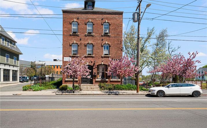 207 Douglas Avenue, Providence