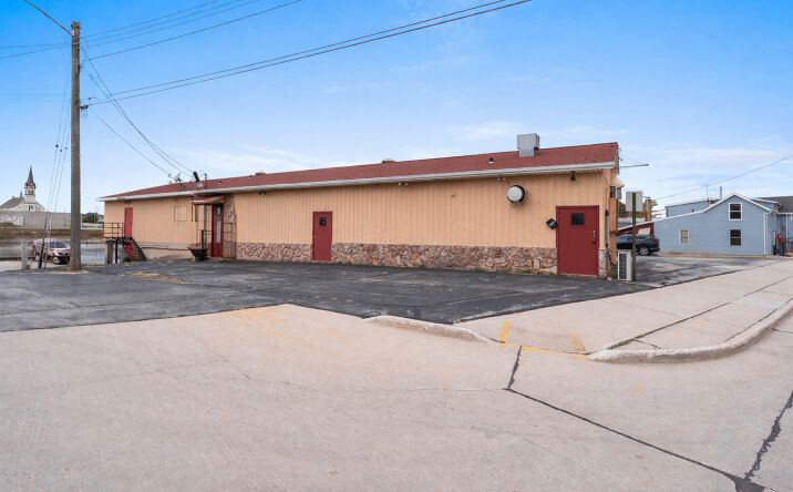 Pictures of Retail, Office, Special Purpose property located at 1204 18th St, Two Rivers, WI 54241-3007 for sales - image #1