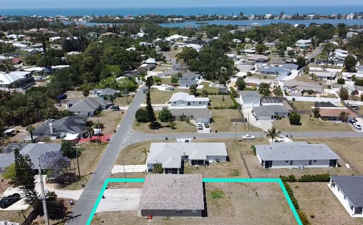 Pictures of Multifamily property located at 100 Charles Dr, Nokomis, FL 34275 for sales - image #1