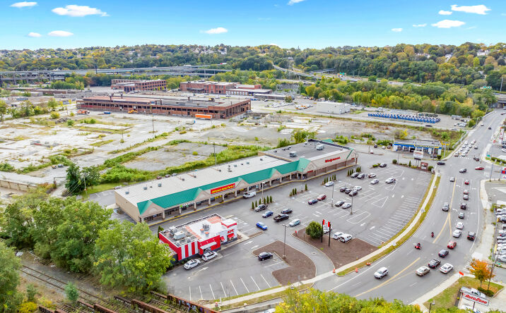 Pictures of Retail property located at 649 W MAIN ST, WATERBURY, CT 06702-1082 for sales - image #1