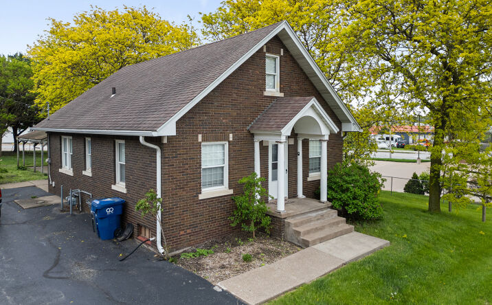 Pictures of Multifamily property located at 425 28TH ST, BETTENDORF, IA 52722-5214 for sales - image #1