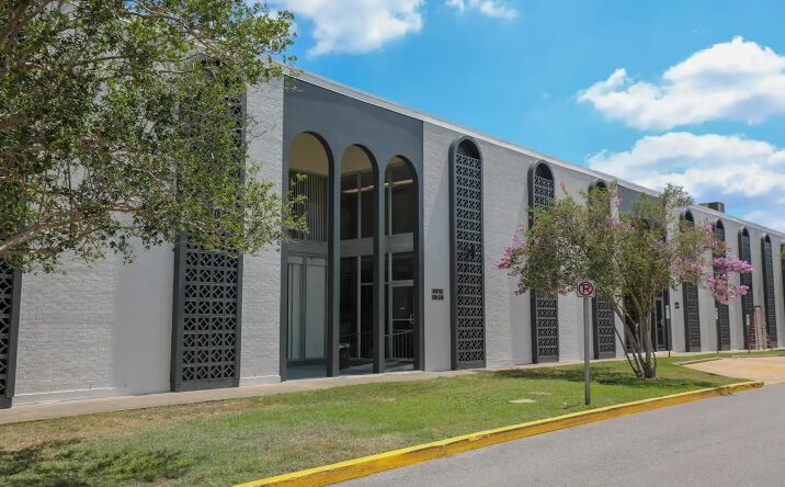 Pictures of Office property located at 2121 N Causeway Blvd, Metairie, LA 70001 for sales - image #1