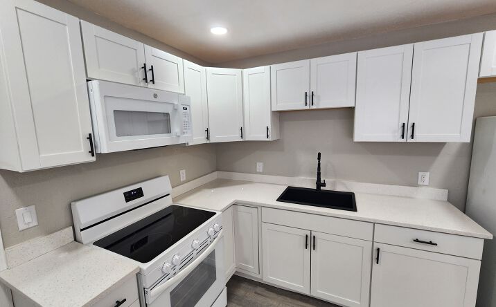 Pictures of Multifamily property located at 1211 62nd Avenue East, Bradenton, FL 34203 for sales - image #1