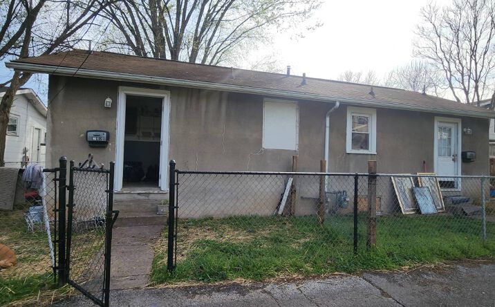 Pictures of Mixed Use property located at 108 Glenwood Ave, Charleston, WV 25302 for sales - image #1