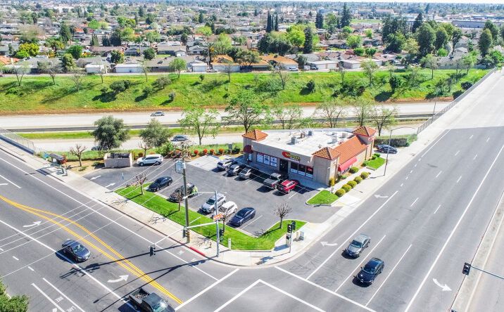Pictures of Retail property located at 1207 Willow Avenue, Clovis, CA 93612 for sales - image #1