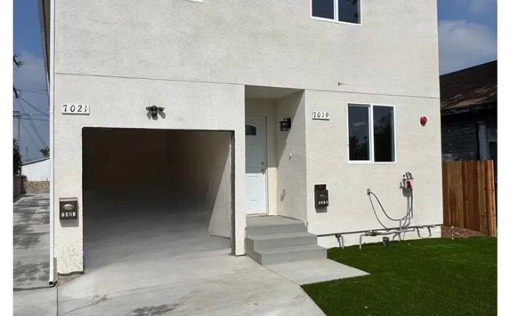 Pictures of Multifamily property located at 7019 Estrella, Los Angeles, CA 90044 for sales - image #1
