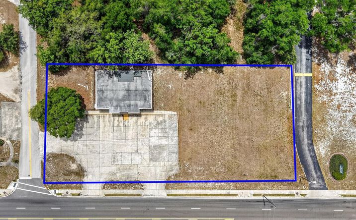 Pictures of Retail property located at 2501 South Street, Leesburg, FL 34748 for sales - image #1