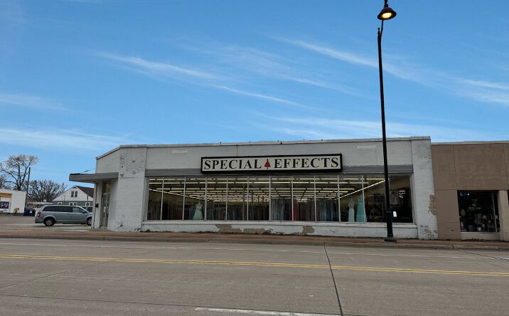 Pictures of Retail property located at 3126 Avenue of the Cities, Moline, IL 61265 for sales - image #1