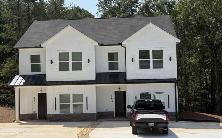 Pictures of Multifamily property located at 159 Brad St, Royston, GA 30662 for sales - image #1