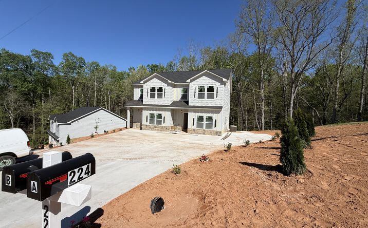 Pictures of Multifamily property located at 224 Brad St, Royston, GA 30662 for sales - image #1