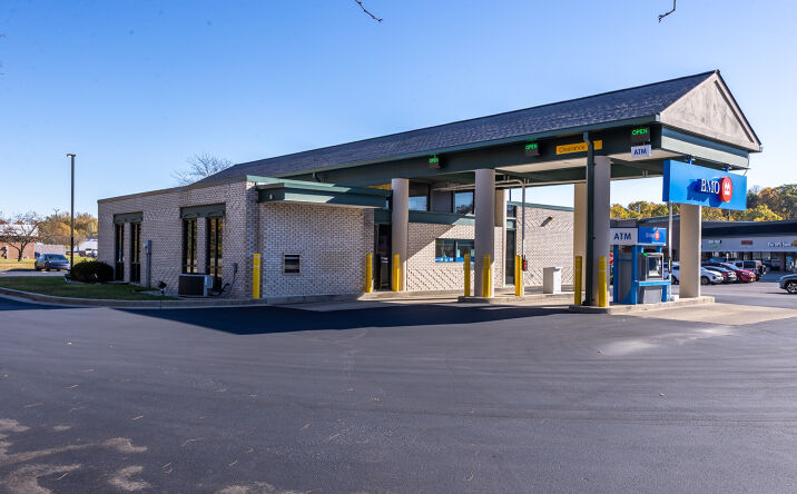 Pictures of Retail, Office property located at Geist Crossing Shoppes, Indianapolis, IN 46256 for sales - image #1