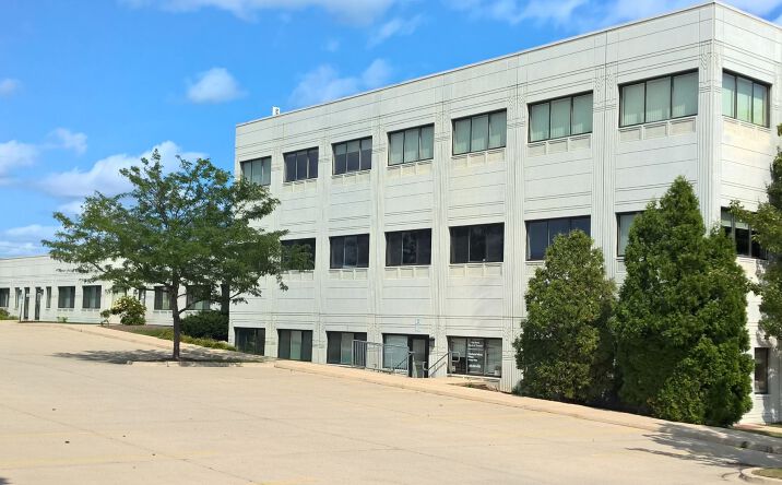 Pictures of Office property located at 5435 Bull Valley Road 106, McHenry, IL 60050 for sales - image #1