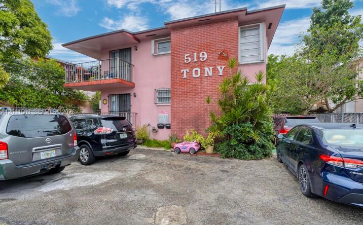 Pictures of Multifamily property located at 519 NW 10th Ave, Miami, FL 33136 for sales - image #1