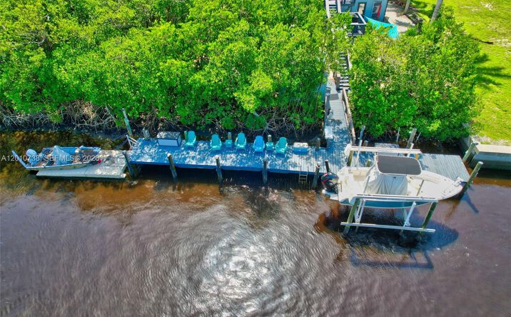 Pictures of Multifamily property located at 936 Panther Creek Ln, Everglades City, FL 34114 for sales - image #1