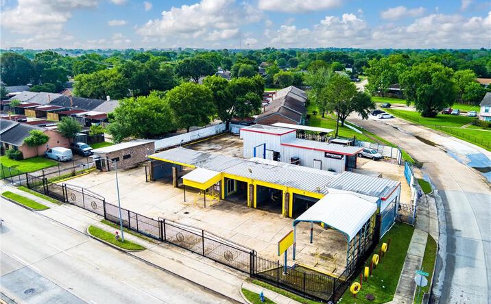 Pictures of Retail, Industrial, Mixed Use property located at 11361 Beechnut Street, Houston, TX 77072 for sales - image #1