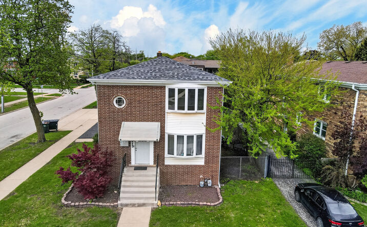 Pictures of Multifamily property located at 4420 VERNON Avenue, Brookfield, IL 60513 for sales - image #1