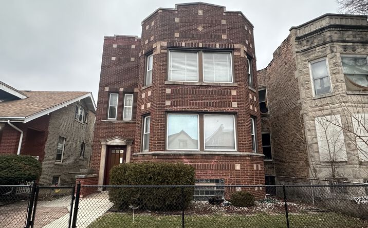Pictures of Multifamily property located at 6636 S Marquette Drive, Chicago, IL 60637 for sales - image #1