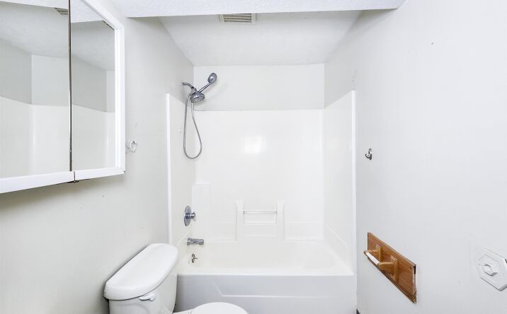 Pictures of Multifamily property located at 201 W Monroe Ave, Norfolk, NE 68701 for sales - image #1