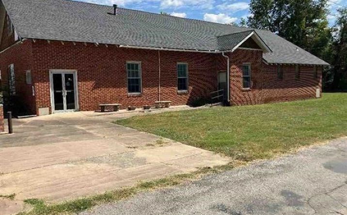 Pictures of Multifamily property located at 806 E Smith Street, Okmulgee, OK 74447 for sales - image #1