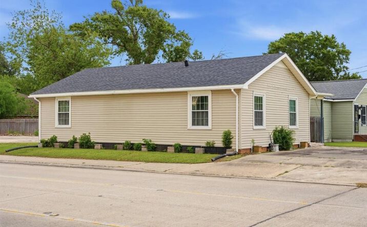 Pictures of Mixed Use property located at 242 West Hale Street, Lake Charles, LA 70601 for sales - image #1