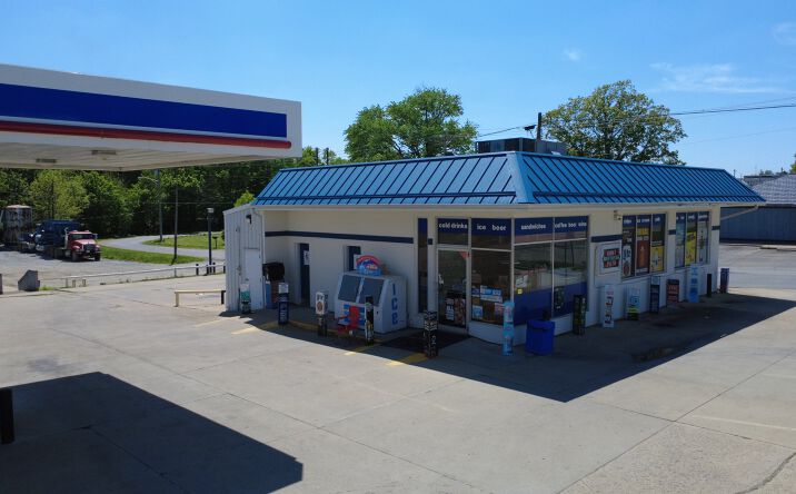 Pictures of Retail property located at 400 E. Jourdan, Newton, IL 62448 for sales - image #1