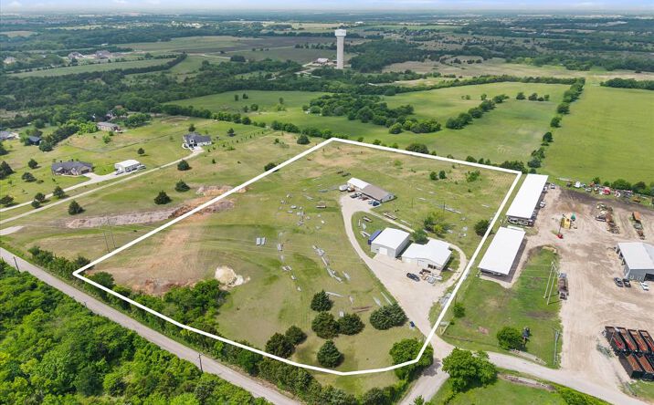 Pictures of Office property located at 1101 Willy Vester Road, Van Alstyne, TX 75495 for sales - image #1