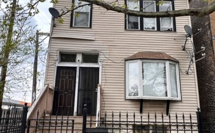 Pictures of Multifamily property located at 5515 S Princeton Avenue, Chicago, IL 60621 for sales - image #1