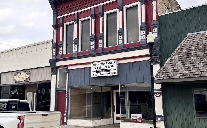 Pictures of Office, Retail property located at 615 S Topeka AVE, Lyndon, KS 66451 for sales - image #1