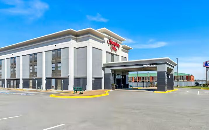 Pictures of Hospitality property located at 2900 PHILLIPS DR, JONESBORO, AR 72401-7340 for sales - image #1