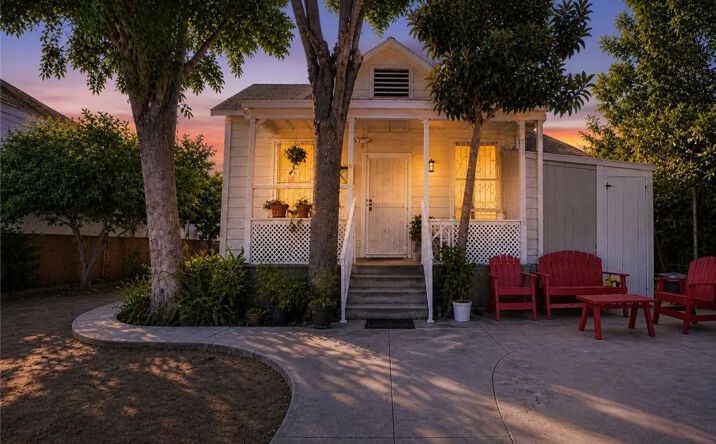 Pictures of Multifamily property located at 129 N Hagar, San Fernando, CA 91340 for sales - image #1