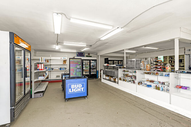 Pictures of Retail property located at 2285 N ACADIAN THRUWAY W, BATON ROUGE, LA 70802-1865 for sales - image #1