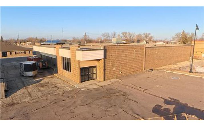 Pictures of Retail, Office, Mixed Use property located at 207 Main St E, Pipestone, MN 56164 for sales - image #1