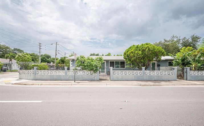 Pictures of Multifamily property located at 5204 N Miami Ave, Miami, FL 33127 for sales - image #1